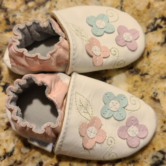 Robeez Girls Leather Soft Sole Baby Shoe 0-6 Month - Picture 2 of 4